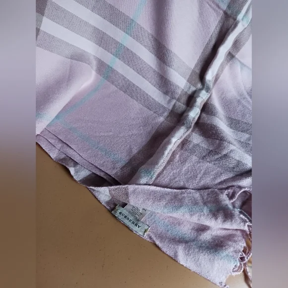 Burberry pink/beige Plaid Scarf. Wrap with Fringe. - Picture 5 of 9